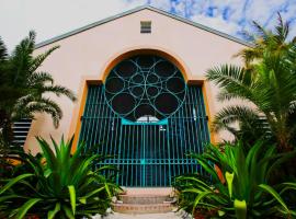 Villa Camilla Eco-Resort on Grace Bay Beach，位于The Bight Settlements的酒店