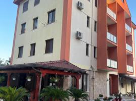 Hotel Xhejsoni，位于圣金的酒店