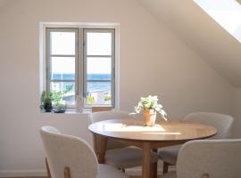 Lille villa med havudsigt og sauna，位于Espergærde的酒店