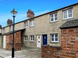 1840's Railway Cottage - Sleeps 4 & Parking