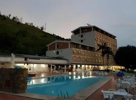 FLAT-Cavalinho Branco-Águas de Lindoia，位于阿瓜斯迪林多亚的酒店