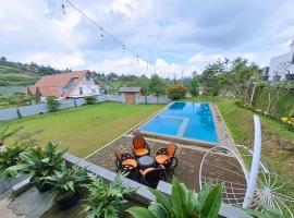 White Villa，位于Tegalharendong的酒店