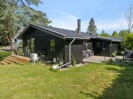 Cottage With Fjord View In Lovely Vellerup