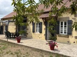 Fermette rénovée avec jardin clos, animaux acceptés, WiFi et parking - FR-1-489-87