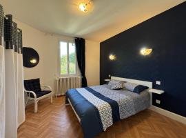 Maison avec jardin près du canal et de la Loire, équipement complet, parfait pour familles - FR-1-489-550，位于Diou的酒店