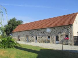 Maison rénovée pour couple au cœur d'une ferme avec SPA - FR-1-489-579，位于Cressanges的酒店