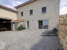 Gîte familial avec fibre, au calme des Monts du Lyonnais - FR-1-496-367