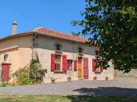 Charmante Maison de Campagne avec Piscine Chauffée en Charente - FR-1-653-278