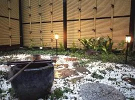 Villa near Kinkakuji 金閣寺周辺 貸切町屋 無料駐車場 ベンツ貸出 Pets OK