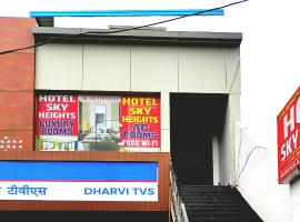 Hotel sky heights，位于索尼帕特的酒店