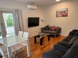 Central Spacious House With Backyard And Patio