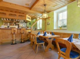 Landgasthof & Hotel Zum Weissen Ross，位于Burgoberbach的酒店