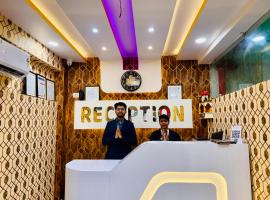 Hotel Golden Crystal Best Hotel in kankarbagh Patna，位于巴特那贾雅普拉卡什·纳拉扬机场 - PAT附近的酒店