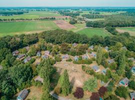 Vakantiepark Sallandshoeve，位于Nieuw-Heeten的酒店