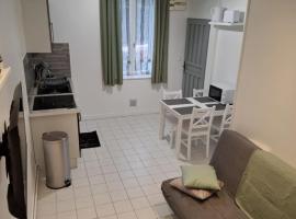 maison proche A16 aéroport de Beauvais proche national 1 paris，位于Berthecourt的酒店