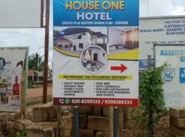 House One Hotel，位于Sunyani的酒店