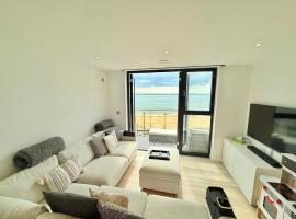 The Lookout-Sea Views-Balcony-Free parking，位于拉姆斯盖特的酒店