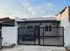 Adra Homestay UTM Taman Sri Pulai