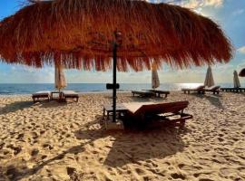 2 BRs Chalet in Helnan Resort with access to the sea and Pools，位于塞得港的酒店