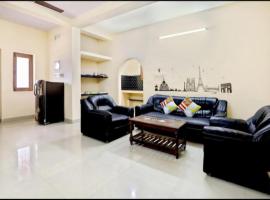 HOME STAY MAHALI 2bhk villa NEAR ROCK BEACH，位于蓬蒂切里的酒店