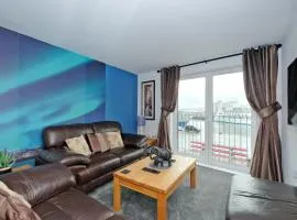 Luxury 2 Bedroom Harbour Apartment With Panoramic Ship Views