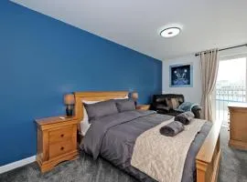 Luxury 2 Bedroom Harbour Apartment With Panoramic Ship Views