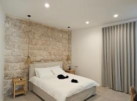 Private stone renovated studio，位于拿撒勒的酒店