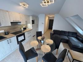 M21 Residence S&aacute;rv&aacute;r，位于萨尔瓦尔的带停车场的酒店