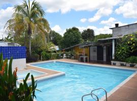 Hotel Cabañas Santa Rosa Suarez Tolima，位于Suárez的酒店