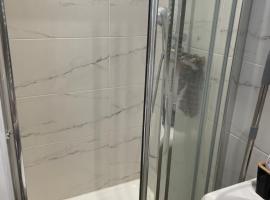 Studio meublé à louer，位于阿让特伊的酒店