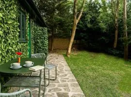 Restful Break 2 BR Woods Cottage 2 Acre Garden gated free Parking