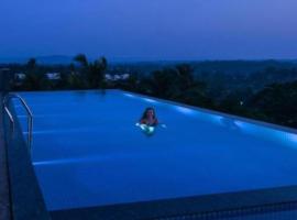 Tata Vista Resort, Vrindavan - #big swimming pool #luxury rooms #gardens #playing zone #away from city hustle # by elegance#，位于范兰德凡的酒店