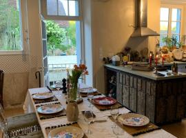 Cozy house in medieval Segur，位于Ségur-le-Château的酒店