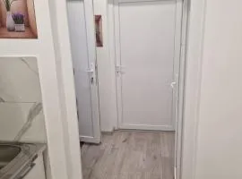 Studio apartment Klarić