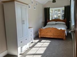 Windrush Apartment，位于Findon的酒店