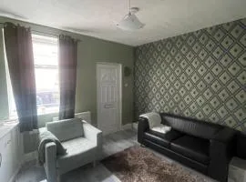 Cosy Room Near Train & Hospital