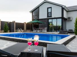 Caspian Colorful Villas，位于连科兰的酒店