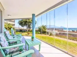 El Mufasa beachfront apartment with stunning views