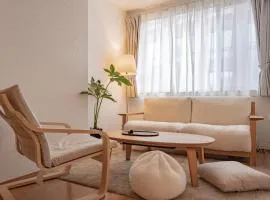 SHIKA HOME 横浜中華街-高級ファミリー向けワイドキングベットホームシアター駅徒歩4分 長期滞在に最適 Luxury Family Room with Home Theater 2m Large Bed 4min to Station