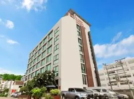 B2 Bangkok Srinakharin Boutique & Budget Hotel