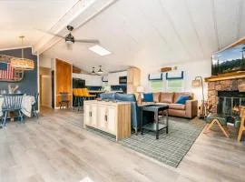 Lakeski Lodge with direct lake and dock access!