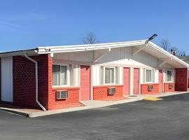 Travelodge by Wyndham Bay Shore Long Island，位于贝肖尔的酒店