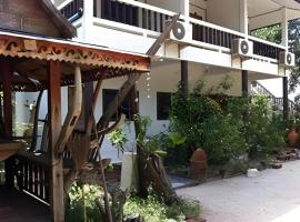 Roong Arun Resort，位于素叻的酒店