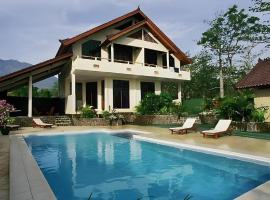 Tulamben Wreck Divers Resort & Restaurant，位于图兰奔的酒店