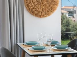 SunilioS Apartments Lefkada，位于雷夫卡达镇的带泳池的酒店