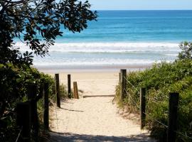 Surf Beach Motel Coffs，位于科夫斯港的酒店