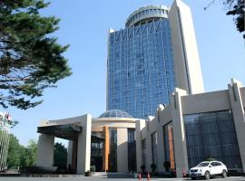 U Hotel Urumqi，位于乌鲁木齐乌鲁木齐地窝堡机场 - URC附近的酒店