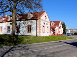 Hotel Atos，位于Trhové Sviny的酒店