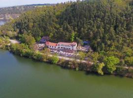 Hotel Zlechov，位于Plumlov的酒店