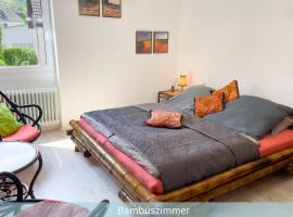 Bambuszimmer mit großem Dachgarten im Gästehaus Graf-Schmelzer，位于特里滕海姆的酒店